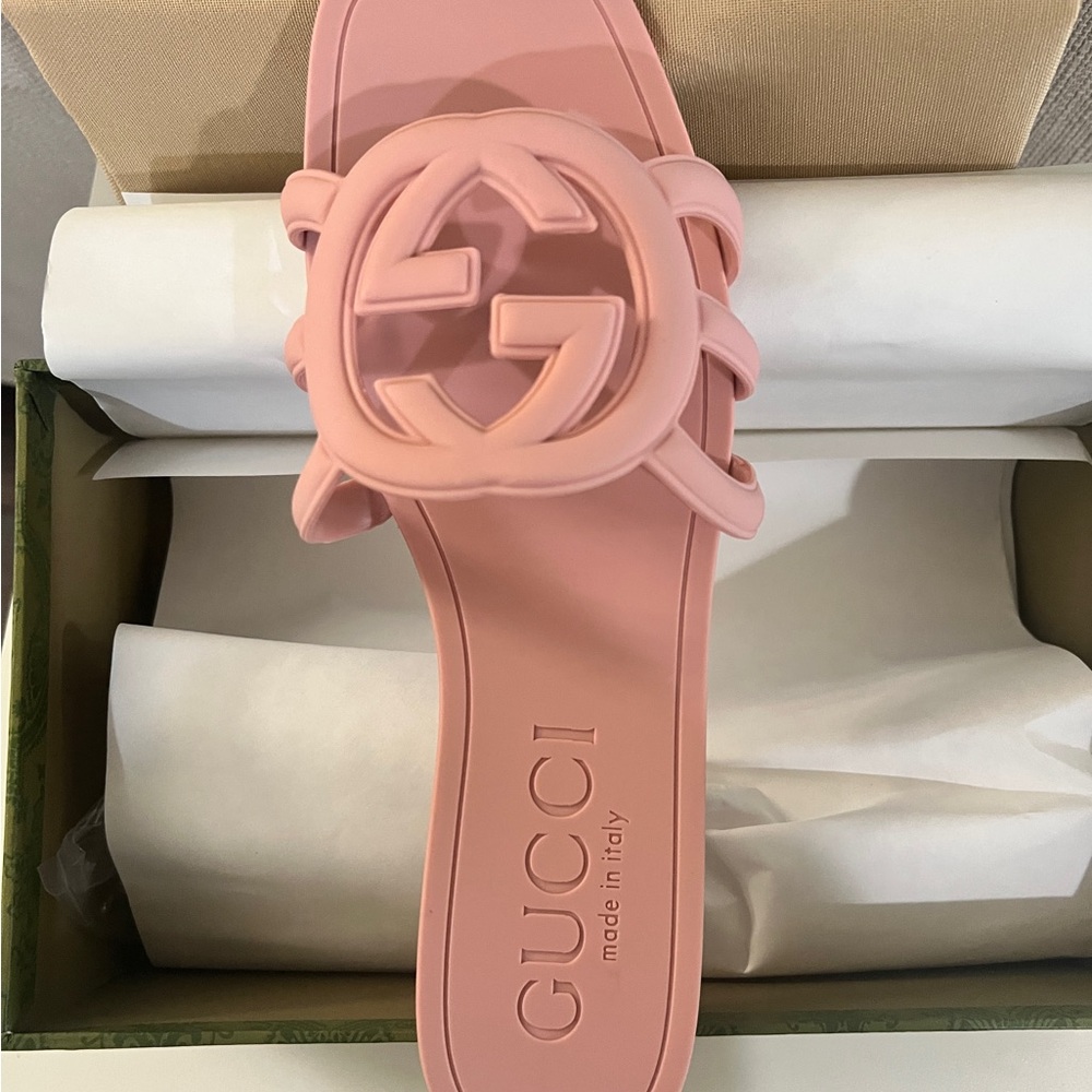 WOMEN'S INTERLOCKING INITIAL SLIDE SANDAL Size 40